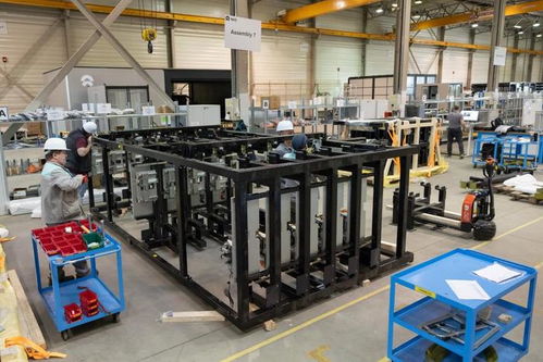 共話中國經(jīng)濟(jì)新機(jī)遇 專訪匈牙利經(jīng)濟(jì)部長納吉，解析電動(dòng)汽車技術(shù)是機(jī)遇而非威脅